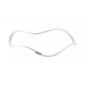 vågformad fjäderbricka med överlappning i ett varv